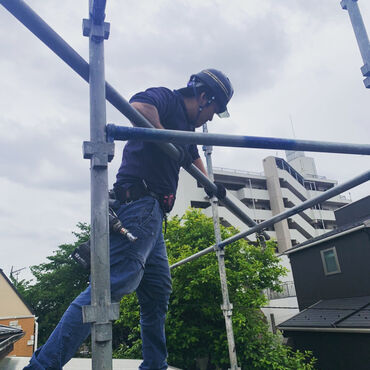 足場工事を行うスタッフの様子などをブログで発信します 建設現場の足場鳶の求人を千葉県で行う株式会社長友仮設
